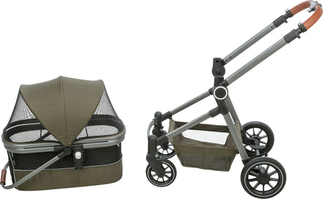 Ein Kinderwagen mit abnehmbarem Aufsatz, grauen Rahmen und braunen Griffen, neben einem zusammenklappbaren Gestell.