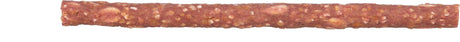 Bräunlicher, länglicher Snackriegel mit unregelmäßiger Oberfläche und kleinen hellen Stückchen.