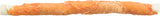 Knuspriger orangener Rollosnack mit heller Füllung, länglich und unregelmäßig in der Oberfläche.