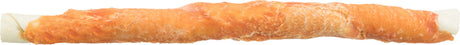 Knuspriger orangener Rollosnack mit heller Füllung, länglich und unregelmäßig in der Oberfläche.
