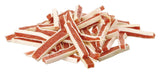 Ein Stapel mit länglichen Streifen in Rot und Weiß, die aussehen wie Snacks oder Leckereien.