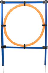 Blauer Rahmen mit orangenem Ring, der durch schwarze Befestigungsbänder gehalten wird, aufrecht stehend.