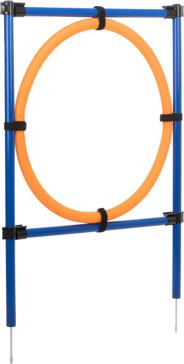 Blauer Rahmen mit flexiblem, orangefarbenem Reifen, verbunden durch schwarze Riemen, auf silbernen Stangen.