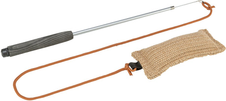 Langer Stab mit schwarzem Griff und orangener Schnur, verbunden mit einem gewebten, beigen Polster.