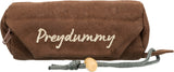 Braunes zylindrisches Objekt mit textiler Oberfläche, auf dem in heller Schrift "Preydummy" steht, mit Kordel.