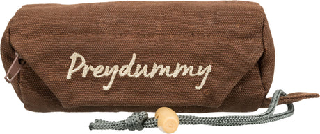 Braunes zylindrisches Objekt mit textiler Oberfläche, auf dem in heller Schrift "Preydummy" steht, mit Kordel.