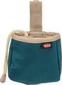 Kleine Tasche aus blauem Stoff mit beigem Rand und Tragegriff, Markenlogo "Trixie" sichtbar.