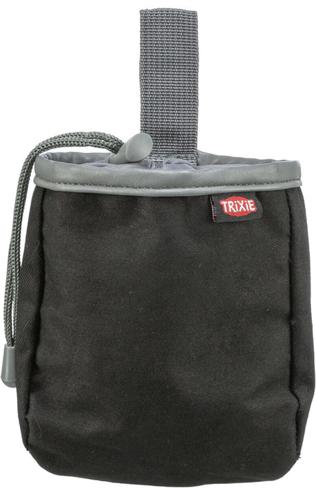 Eine schwarze Tasche mit grauem Rand und Aufhänger, Zugkordel und rotem Trixie-Label auf der Vorderseite.