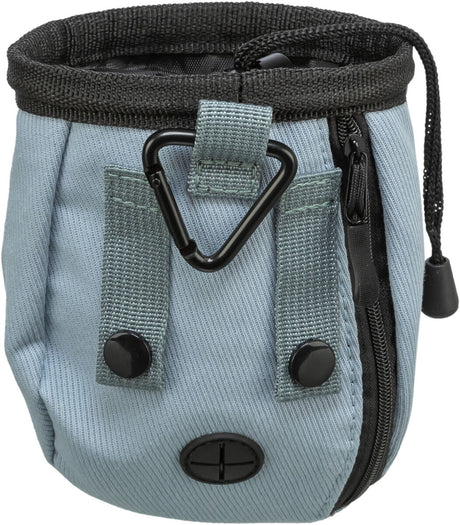 Kleine, hellblaue Tasche mit schwarzem Reißverschluss, schwarzer Kordel oben und D-förmigem Karabiner.