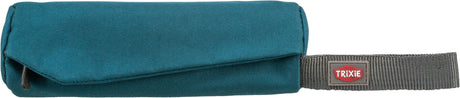 Teal Tasche mit grauem Riemen und rotem Trixie-Logo auf dem Etikett.