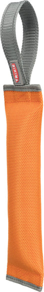 Ein oranges, längliches Spielzeug mit grauem Schlaufenband und rotem Text auf grauem Etikett.