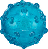 Blauer, runder Ball mit erhobenen Punkten und unregelmäßigen Mustern auf der Oberfläche.