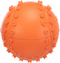 Orangefarbener Ball mit kleinen, gleichmäßig verteilten Noppen.