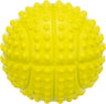 Gelber Ball mit erhabenen Noppen auf der Oberfläche, geformt wie ein Spielzeug, klare Struktur.