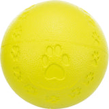 Gelber Ball mit strukturierten Pfotenabdrücken auf der Oberfläche, aus robustem Material gefertigt.
