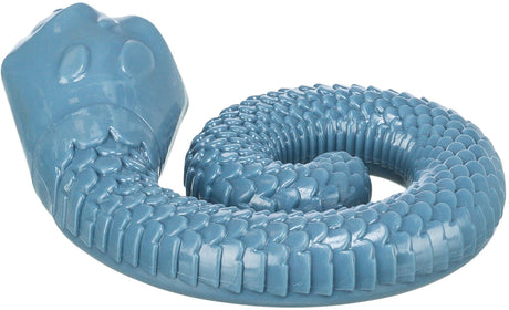 Blaues plastisches Spielzeug in Form einer Schlange mit schuppiger Oberfläche.
