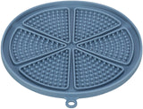 Runde blaue Unterlage mit segmentierten Flächen und Noppen, geeignet für gleichmäßige Verteilung von Inhalten.