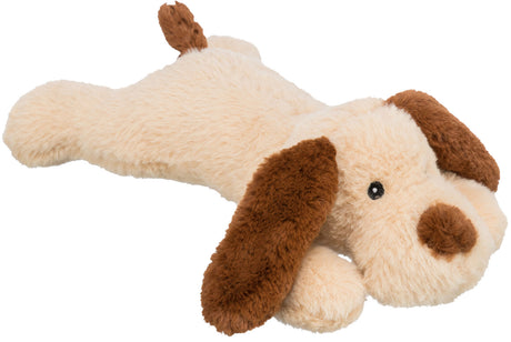 Beiges Stoffspielzeug in Hundeform mit braunen Ohren und Schwanz, liegend dargestellt.