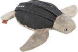 Plüschspielzeug in Form einer Schildkröte mit weichen, beigen Flossen und einem dunklen Panzer.