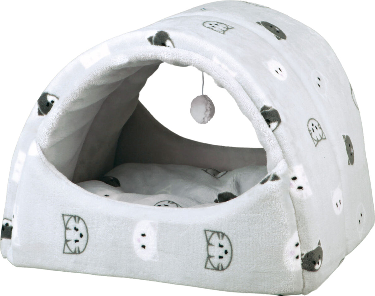 Weiß-graue Höhle aus weichem Stoff mit Katzengesichtern und einem hängenden Ball innen.