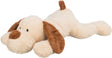 Ein weiches, beiges Kuscheltier in Form eines Hundes mit braunen Ohren und Schwanz liegt ausgestreckt.