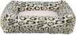 Weiches, rechteckiges Tierbett mit Leopardenmuster, aus plüschartigem Material in Beige und Braun.