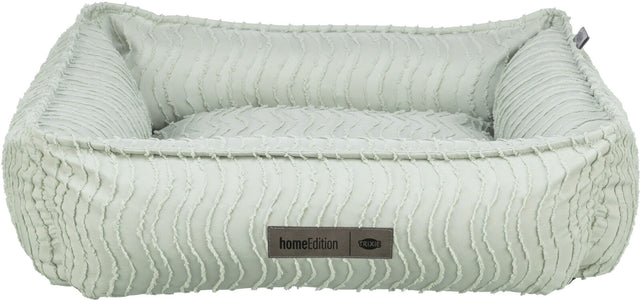 Rechteckiges, pastellgrünes Haustierbett mit wellenartiger Struktur und einem Label "homeEdition Trixie".
