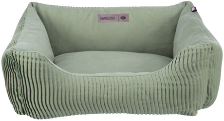 Grünes Hundebett mit geripptem Stoffdesign und einem Etikett mit der Aufschrift "homeEdition TRIXIE".