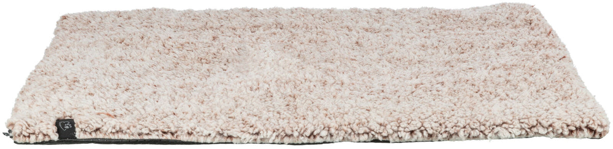Rechteckige, flauschige, beige Matte mit strukturierter Oberfläche und schwarzem Label an der Ecke.