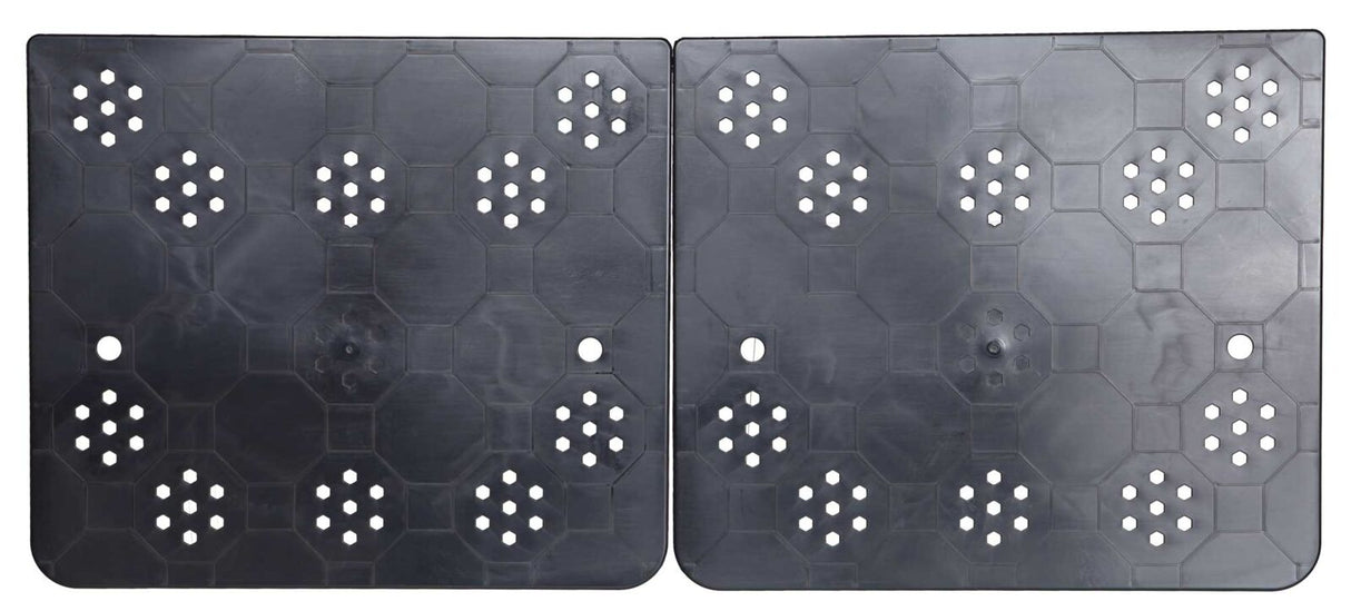 Zwei schwarze Kunststoffplatten mit sechseckigen Mustern und runden Löchern, nebeneinander liegend.