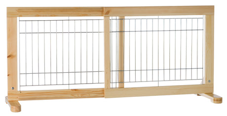 Holzzaun mit Metallgittern und klarer Holzoptik auf Standfüßen.