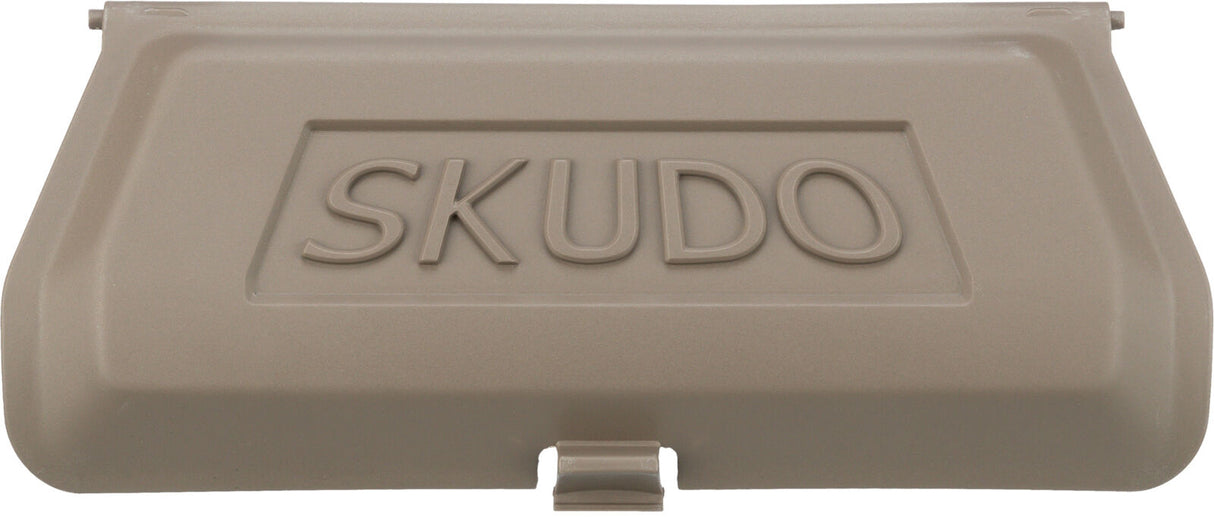 Beiger Kunststoffdeckel mit erhabenem Schriftzug "SKUDO".