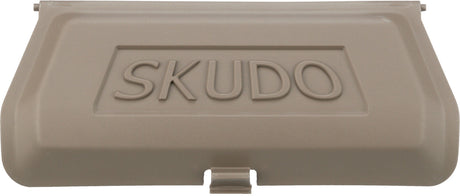 Beiger Kunststoffdeckel mit erhabenem Schriftzug "SKUDO".