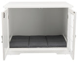 Weiße Box mit offenem Gittertürchen und grauem gepolstertem Boden im Inneren.