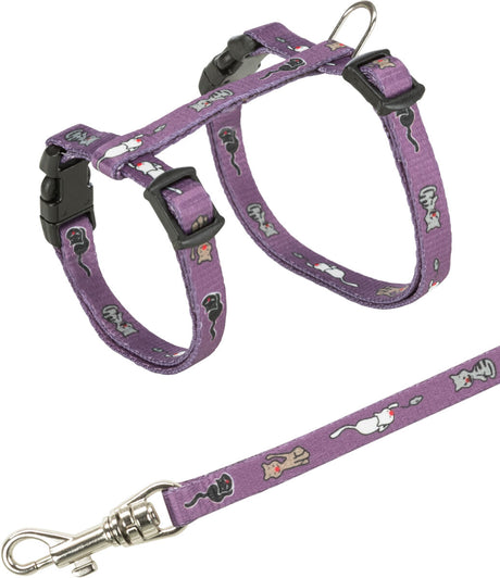 Lila Geschirr mit Katzendruck-Motiv und passender Leine, schwarze Schnallen und silberner Haken.