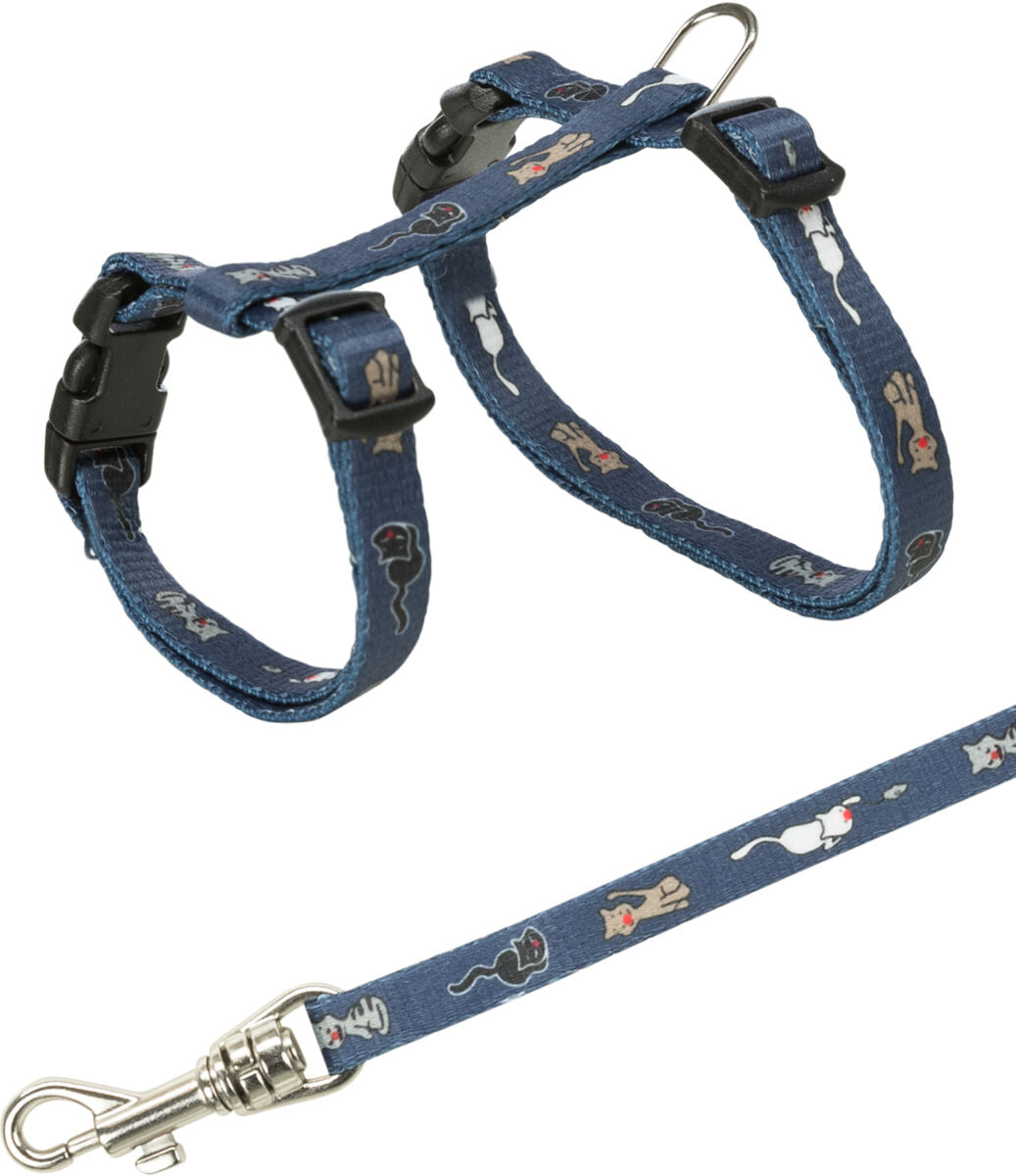 Blaues Geschirr und Leine mit Katzenmotiven, Kunststoffverschlüsse und Metallhaken gut sichtbar.