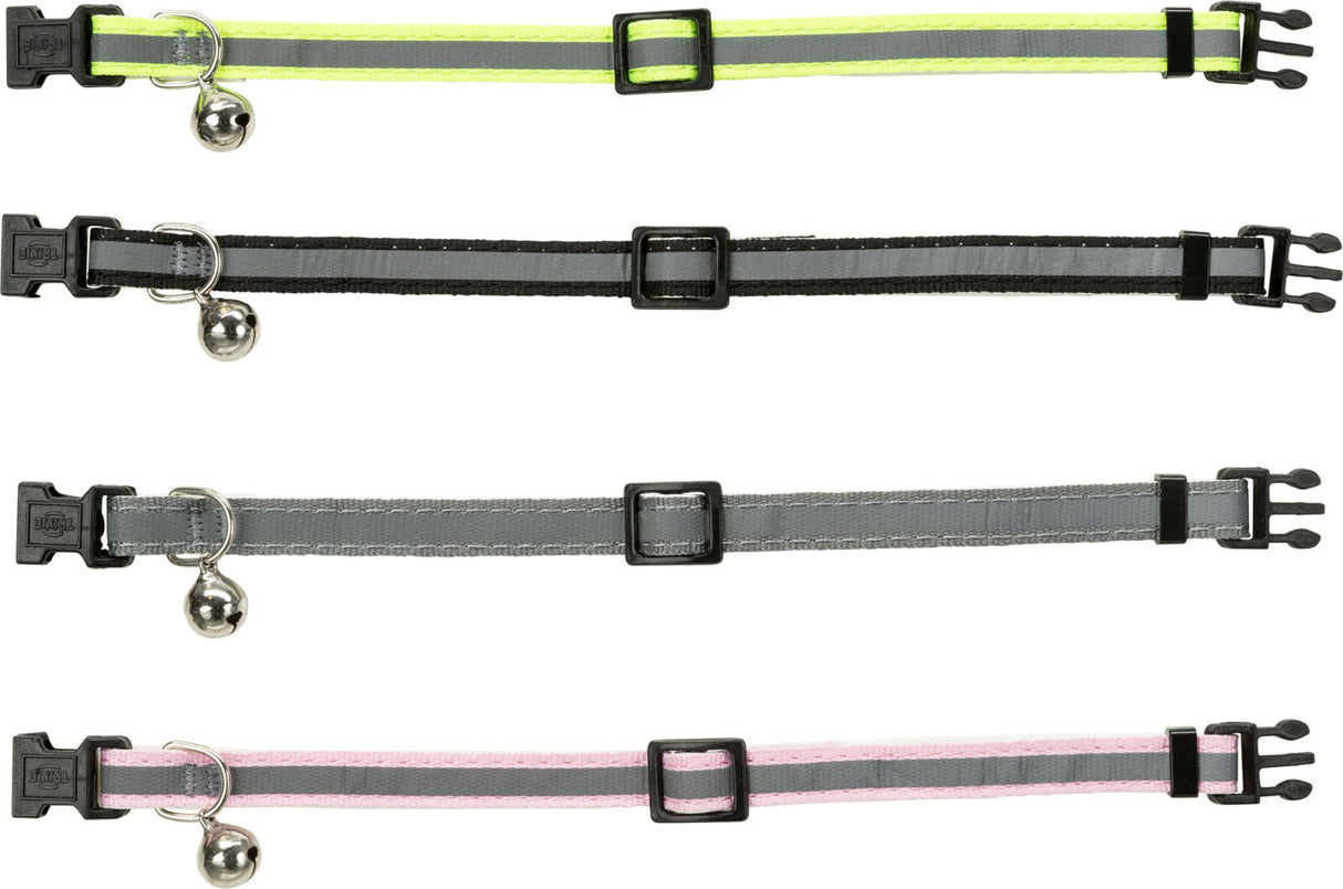 Vier reflektierende Halsbänder in Gelb, Schwarz, Grau und Rosa mit Klickverschluss und Glöckchen.