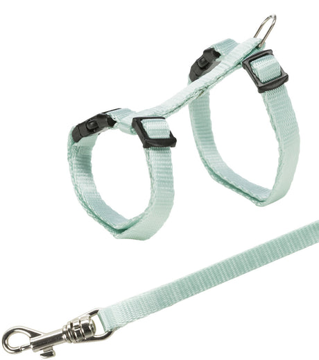 Hellblaue Katzengeschirr mit verstellbaren Riemen und Metallclip, geeignet für Ausflüge mit Katzen.