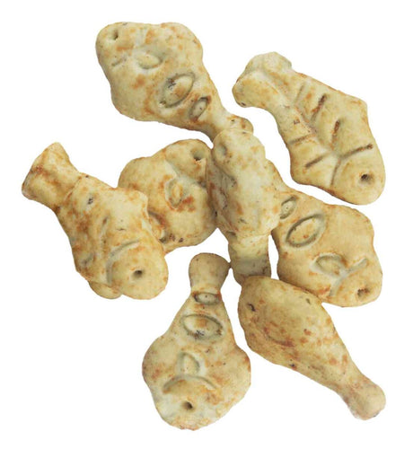 Mehrere beige Hundekekse in Form von Knochen mit geprägtem Text "DOG".