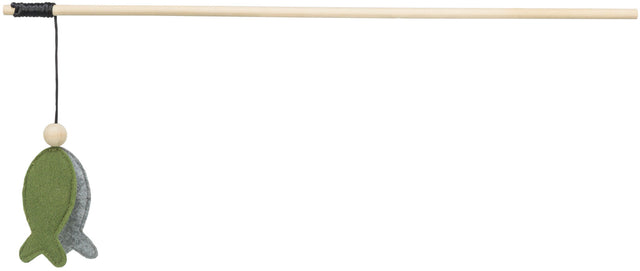 Holzstab mit Schnur und zwei Filzfischen in Grün und Grau als Spielzeug.