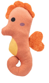 Stoffspielzeug in Form eines orangefarbenen Seepferdchens mit schlichten Gesichtszügen und gelbem Bauch.