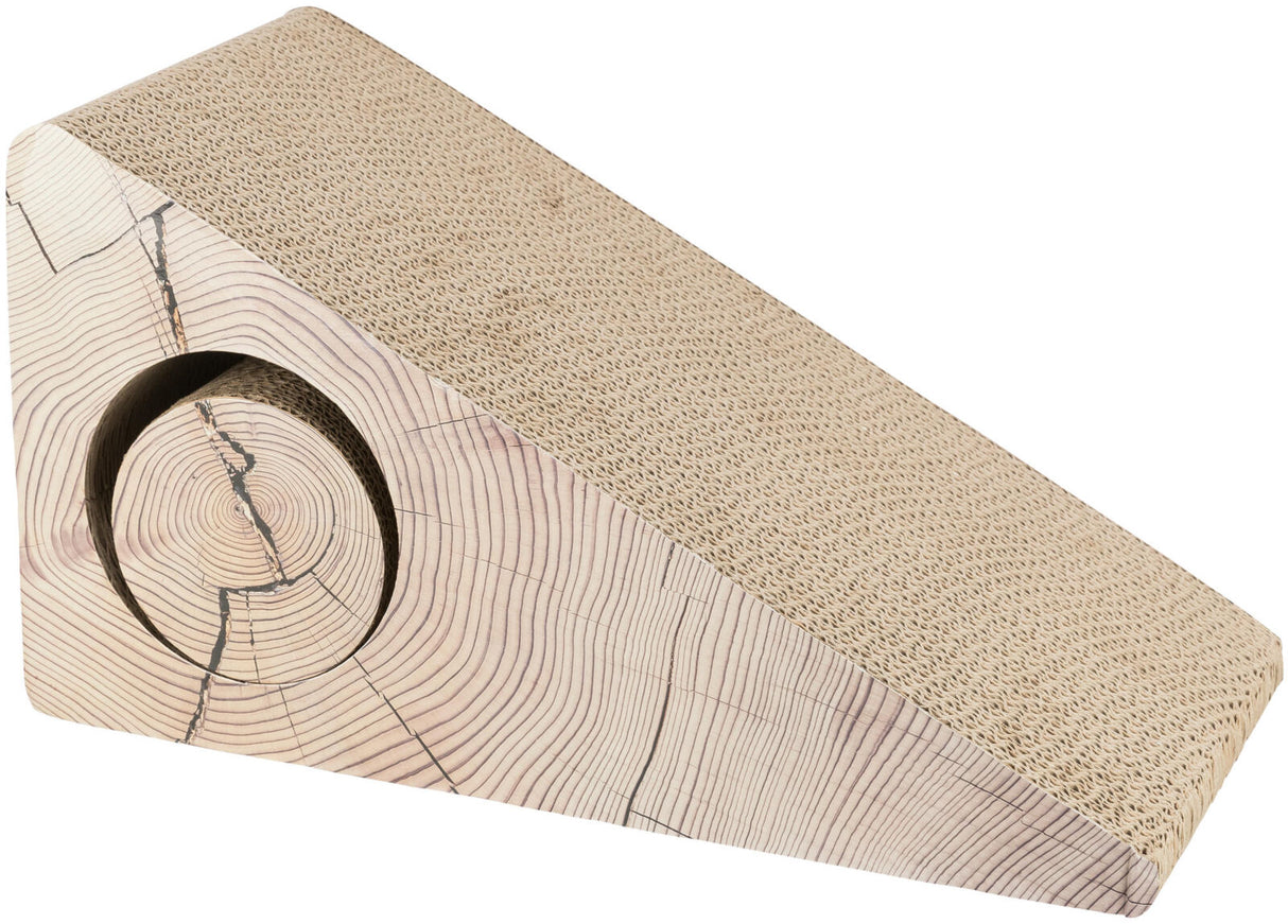 Keilförmiger Kratzbaum aus hellbraunem, strukturiertem Material mit Holzmaserung und runder Aussparung an der Seite.