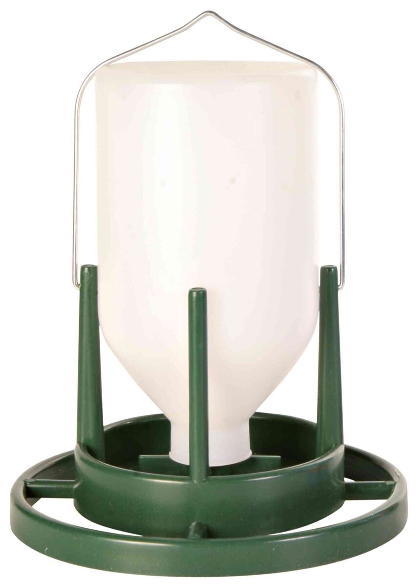 Ein grüner und weißer Futterspender mit Metallgriff und offener runder Basis.
