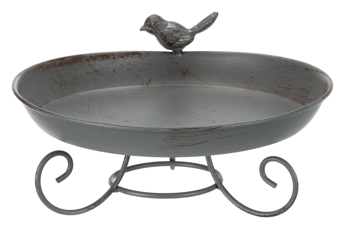 Graue Metallschale mit Vogeldekor auf erhöhtem, geschwungenem Fuß, leicht antikes Finish sichtbar.