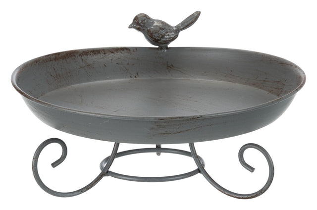 Graue Metallschale mit Vogeldekor auf erhöhtem, geschwungenem Fuß, leicht antikes Finish sichtbar.