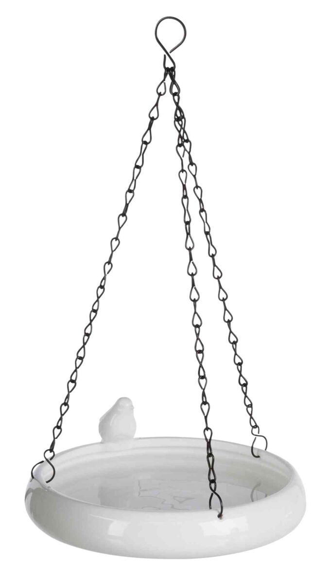 Weiße hängende Schale mit einem kleinen Vogeldekor und dunklen Metallketten zum Aufhängen.
