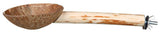 Braune, halbierte Schale mit zylindrischem Holzgriff und Metallschraube an der Unterseite.
