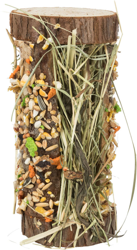 Ein Holzstück mit getrocknetem Gras und verschiedenen Körnern in natürlichen Farben, die auf der Oberfläche haften.