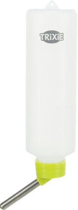 Weiße Flasche mit Metallröhrchen und grünem Verschluss, darauf das Logo „Trixie“, geeignet für Wasserspender.