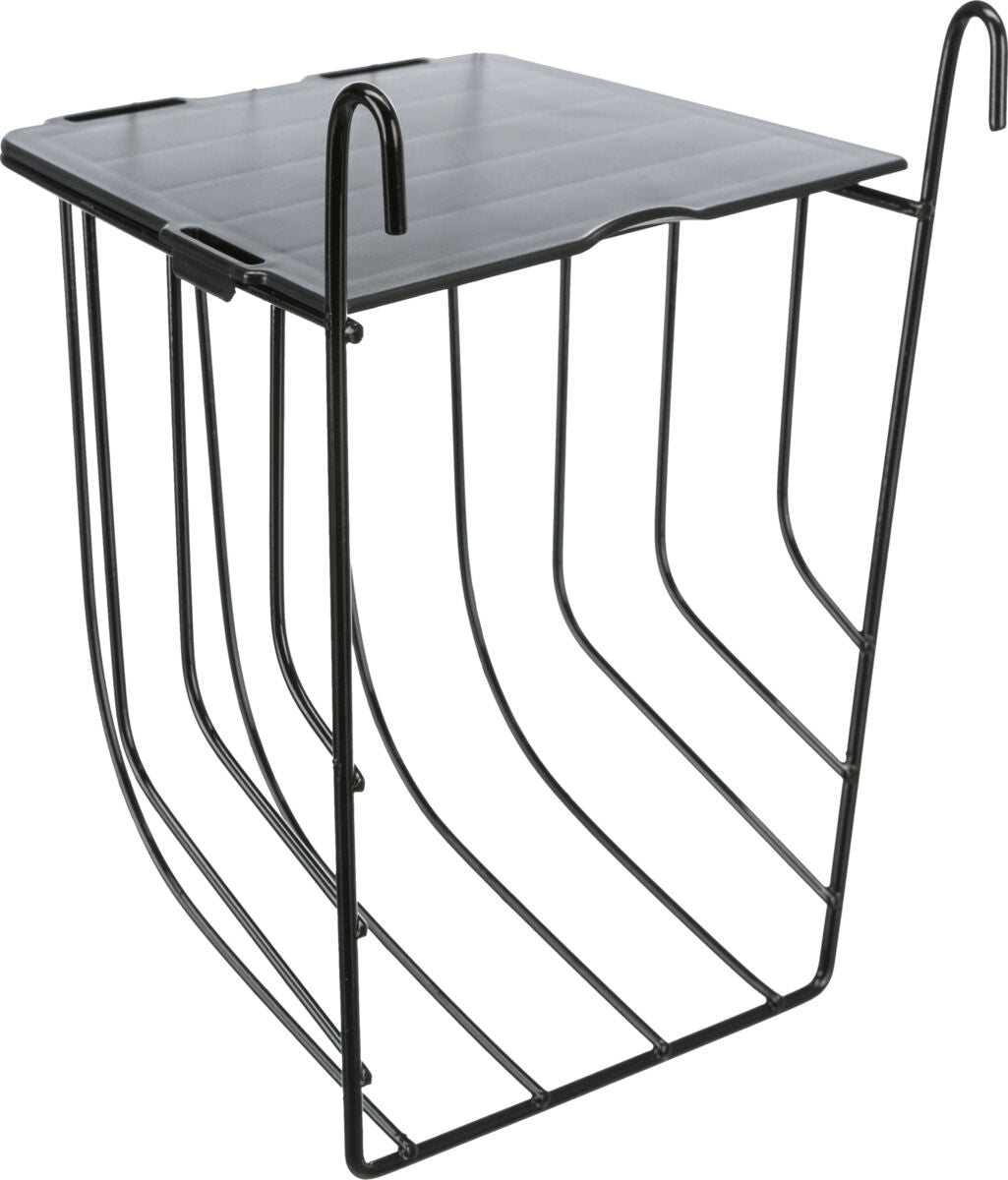 Schwarzer, rechteckiger Metallkorb mit gebogenen Stangen und Haken an den oberen Ecken.